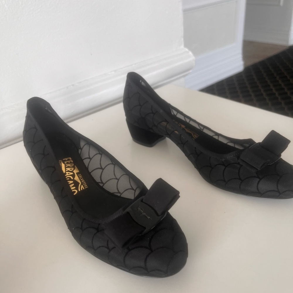Ferragamo vara mesh bow pump size 7 1/2 nwt - Picture 14 of 16